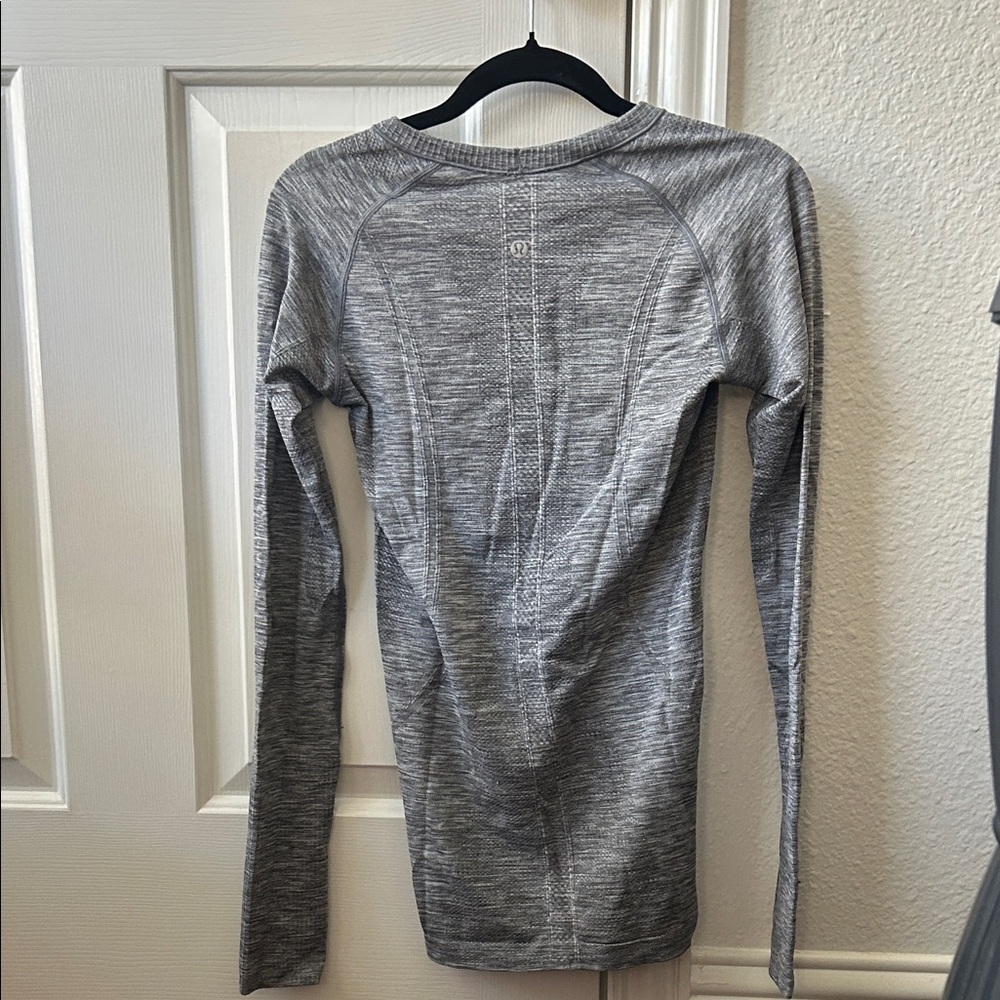 lululemon athletica Heathered Gray Long Sleeve Tee